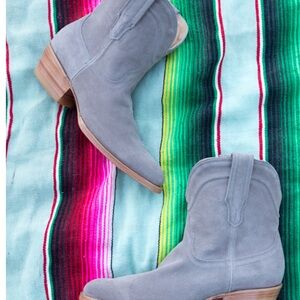 Women's Suede Western Boots - Gray